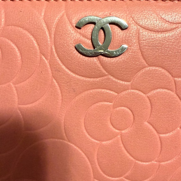 Chanel pink camellia wallet - Picture 3 of 15